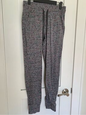 22. Size 4 LULULEMON Ready To Rulu Patterned Joggers